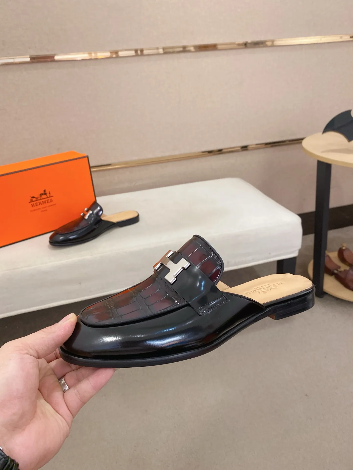 Men's clothing and shoes💰: 500💰《HERMES》【Classic original single version】Hermès half-drag; top 🔝purchasing agent🔍🔍 latest 🇺🇸 counter sale simultaneously, original ▲▲cowhide imported from Italy ▲▲Exquisite workmanship (Italian 🇮🇹Imported water-dyed 🐂cowhide lining) sole: original sole provided by the original factory, ⚠️exclusive double-layer activity·TPR·rubber·combined molded outsole; Yardage: 38-44. Can be customized45